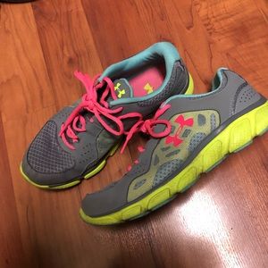 Women’s size 10 Under Armour tennis shoes
